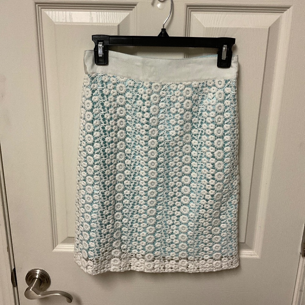 Antonio Melani robin egg blue and white lace skirt.  Size 0.  EUC. Lined.